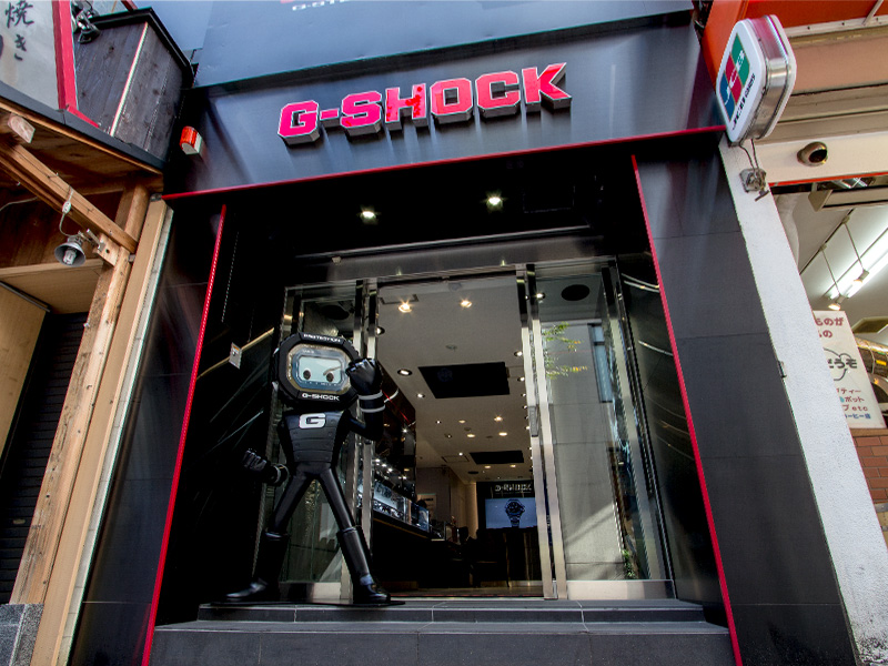 G-SHOCK MANがお出迎え
